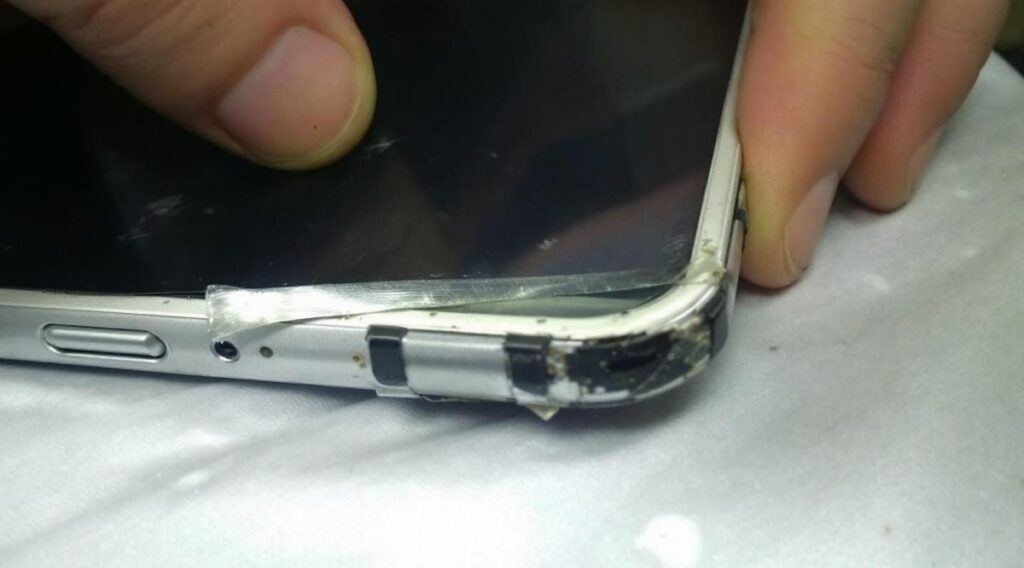 Le hack pour réparer un écran de téléphone fissuré temporairement